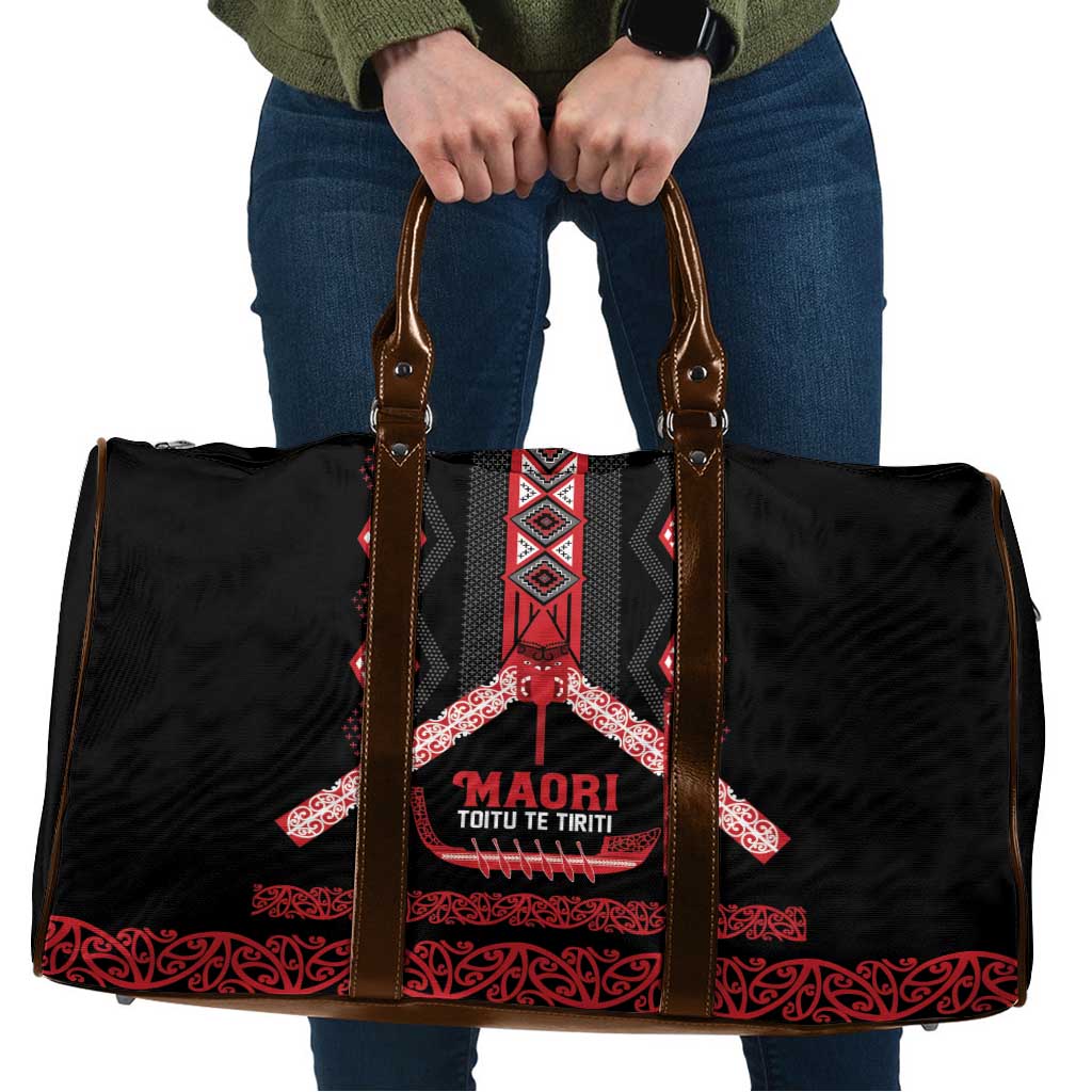 Toitu Te Tiriti Waitangi Travel Bag Black Wharenui House LT9 Black - Polynesian Pride