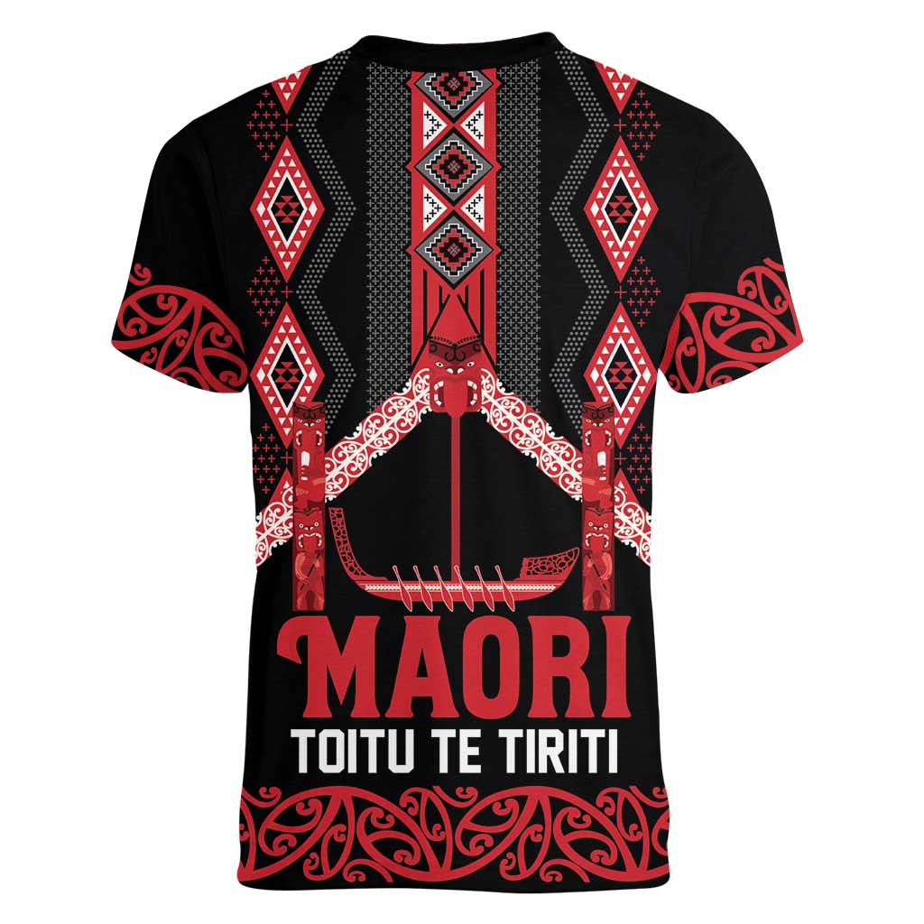 Toitu Te Tiriti Waitangi Women V-Neck T-Shirt Black Wharenui House - Polynesian Pride
