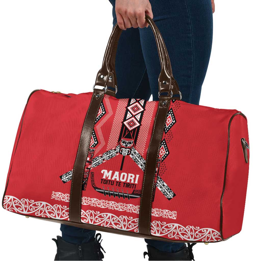 Toitu Te Tiriti Waitangi Travel Bag Red Wharenui House LT9 - Polynesian Pride