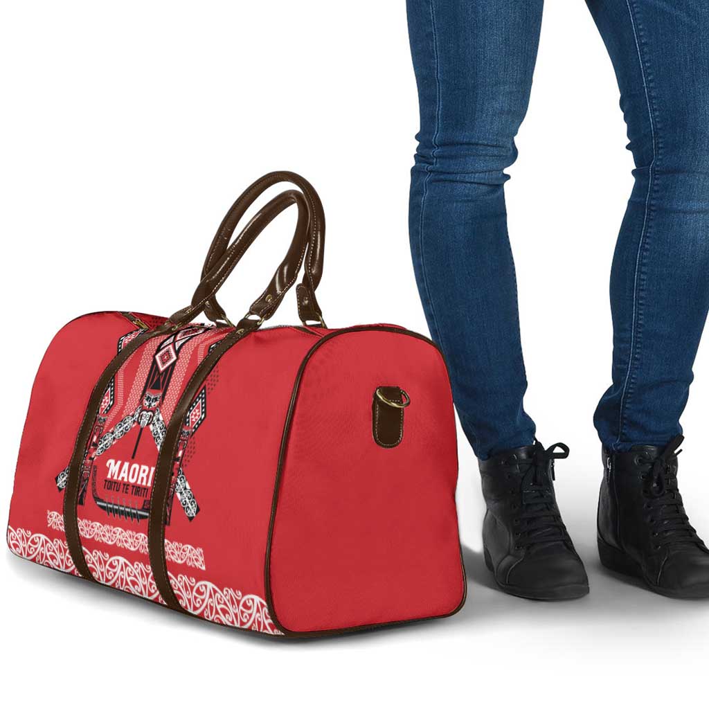 Toitu Te Tiriti Waitangi Travel Bag Red Wharenui House LT9 - Polynesian Pride