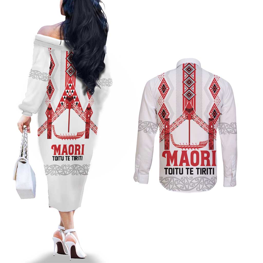 Toitu Te Tiriti Waitangi Couples Matching Off The Shoulder Long Sleeve Dress and Long Sleeve Button Shirt White Wharenui House - Polynesian Pride