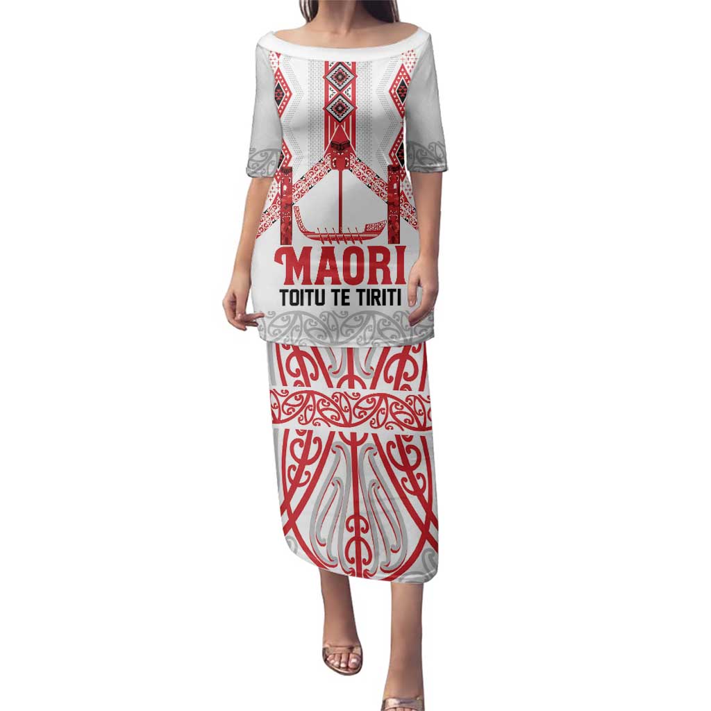 Toitu Te Tiriti Waitangi Family Matching Puletasi and Hawaiian Shirt White Wharenui House - Polynesian Pride