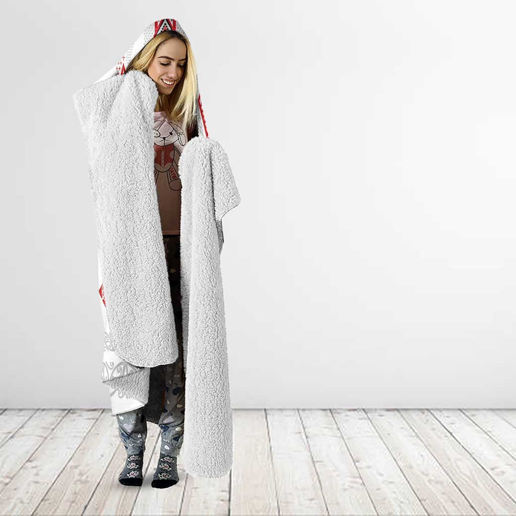 Toitu Te Tiriti Waitangi Hooded Blanket White Wharenui House LT9 - Polynesian Pride
