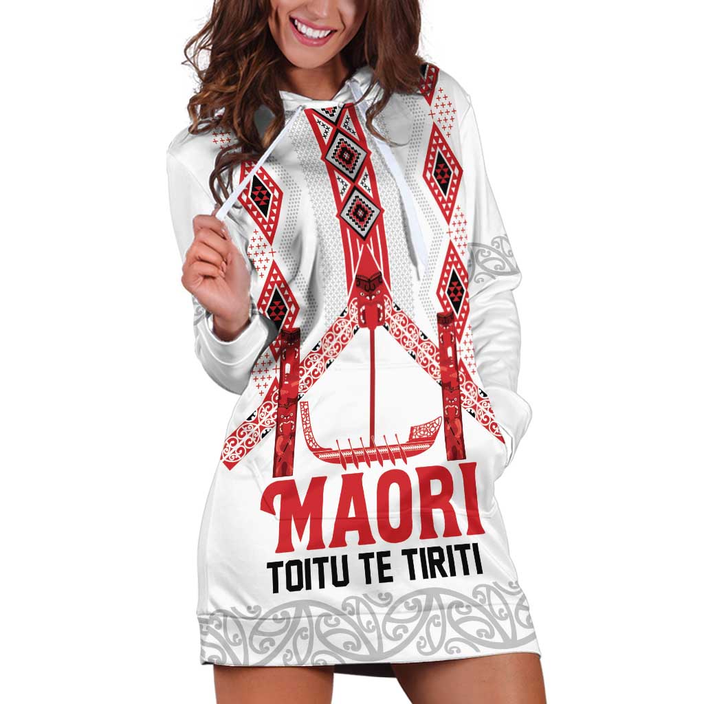 Toitu Te Tiriti Waitangi Hoodie Dress White Wharenui House LT9 white - Polynesian Pride