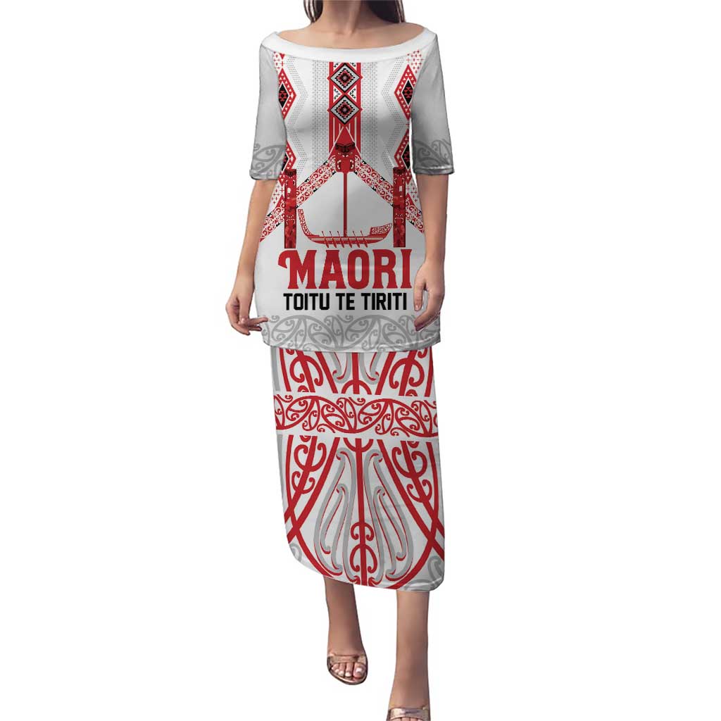 Toitu Te Tiriti Waitangi Puletasi White Wharenui House - Polynesian Pride