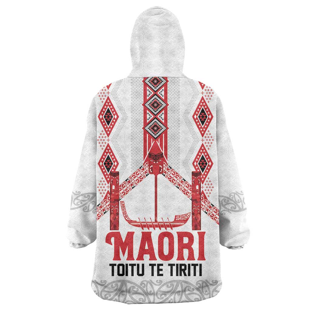 Toitu Te Tiriti Waitangi Wearable Blanket Hoodie White Wharenui House LT9 - Polynesian Pride