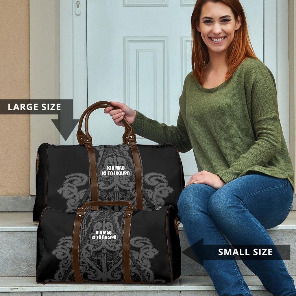 Maori Language Week Travel Bag Kia Mau Ki To Ukaipo Grey Color LT14 - Polynesian Pride