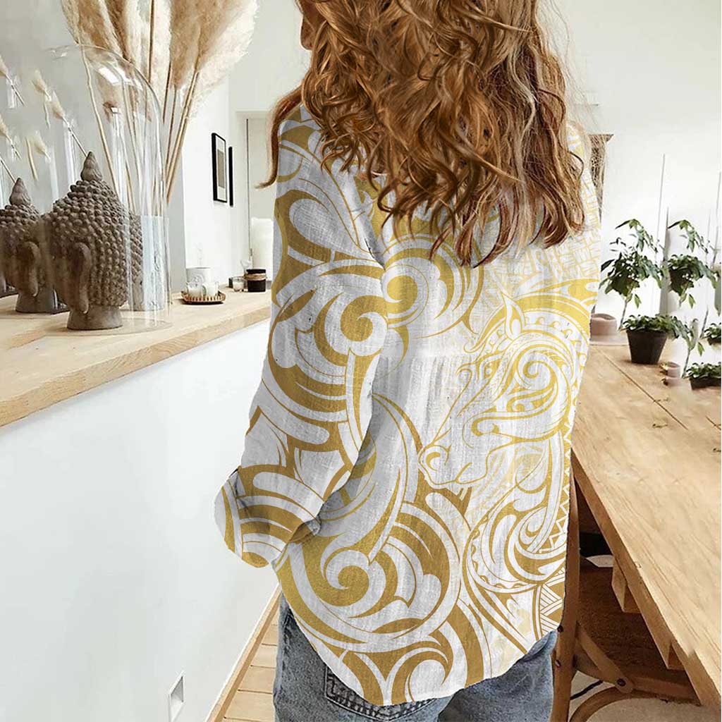 Gold And White Aoteara Horse Racing Women Casual Shirt NZ Maori Pattern