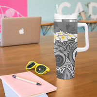Gray Polynesian Tribal Frangipani Tropical Vibe Tumbler With Handle