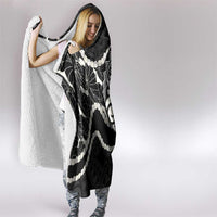 Aloha Hawaii Kalo Pikake Lei Hooded Blanket Chest Tattoo Black Hawaiian Pattern