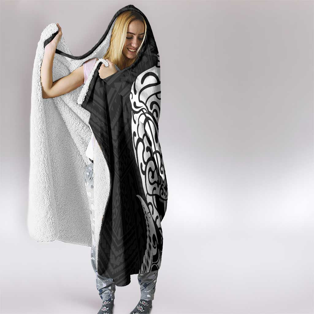 New Zealand Eel Hooded Blanket Tuna Aotearoa Maori Patten - Black LT14 - Polynesian Pride