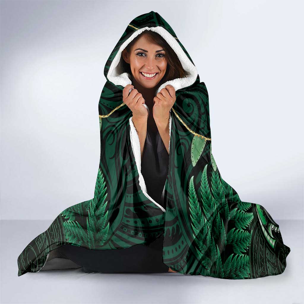 Aotearoa Pounamu Niho Hooded Blanket Silver Fern Mix Maori Pattern - Green LT14 - Polynesian Pride