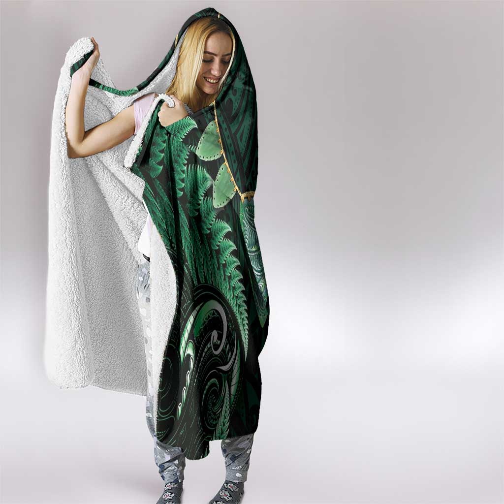 Aotearoa Pounamu Niho Hooded Blanket Silver Fern Mix Maori Pattern - Green LT14 - Polynesian Pride