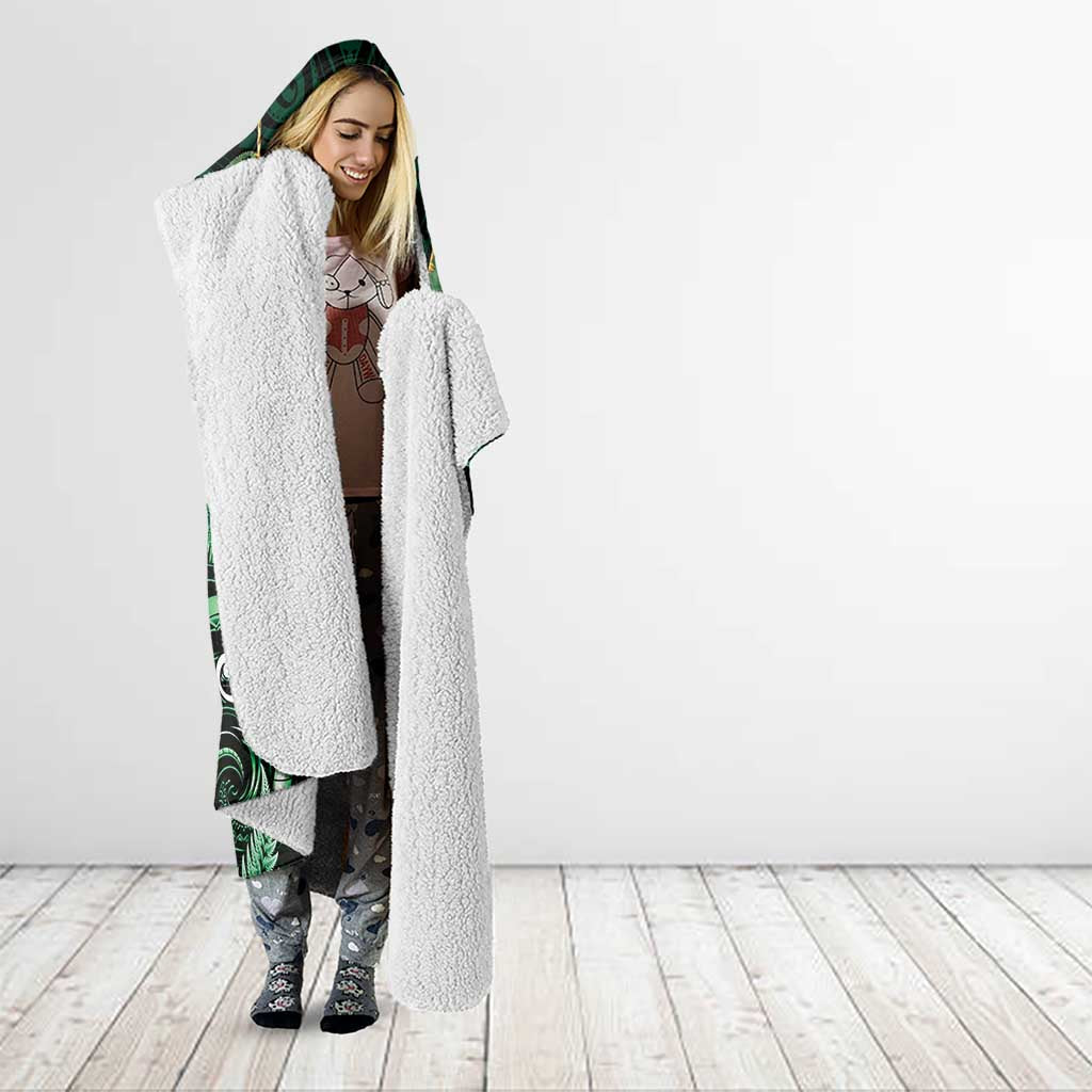 Aotearoa Pounamu Niho Hooded Blanket Silver Fern Mix Maori Pattern - Green LT14 - Polynesian Pride