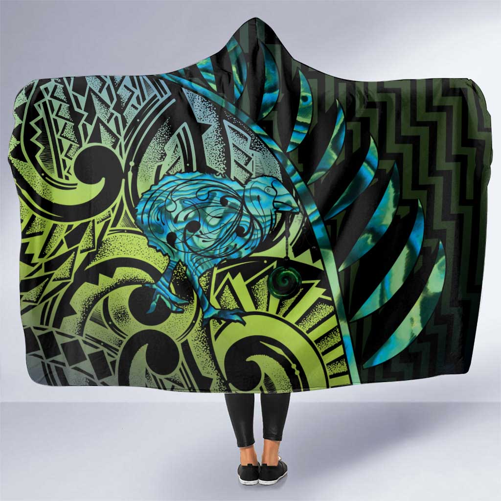 Southland Takehe Pounama Hooded Blanket Aotearoa Poutama Paua Shell Fern LT14 One Size Black - Polynesian Pride