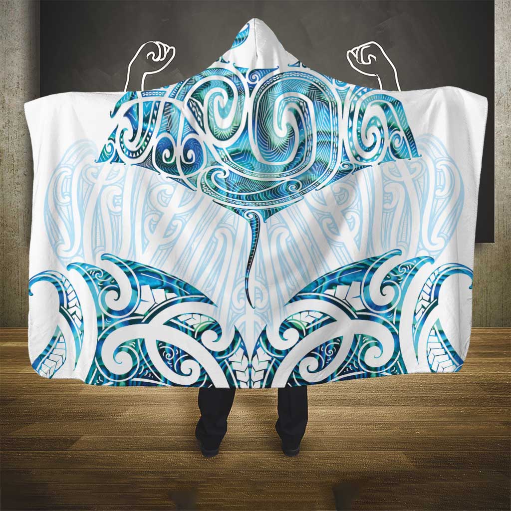New Zealand Manta Ray Tattoo Hooded Blanket Aotearoa Maori Haehae Paua Shell - Polynesian Pride