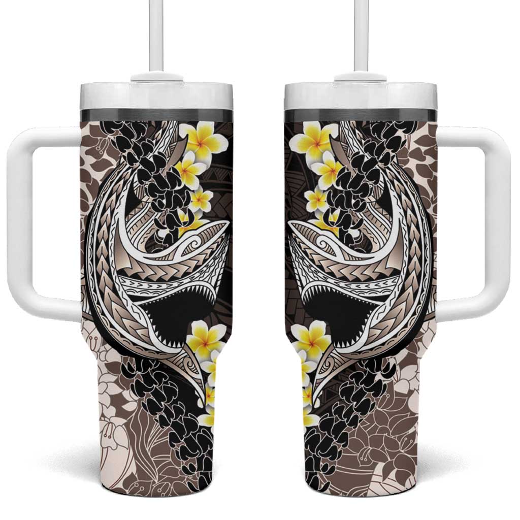 Brown and Black Hawaii Shark Tattoo Tumbler With Handle Puakenikeni Lei Plumeria Polynesian Pattern - Polynesian Pride