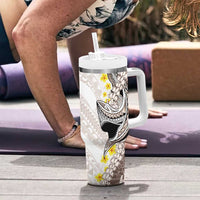 Brown and White Hawaii Shark Tattoo Tumbler With Handle Puakenikeni Lei Plumeria Polynesian Pattern - Polynesian Pride