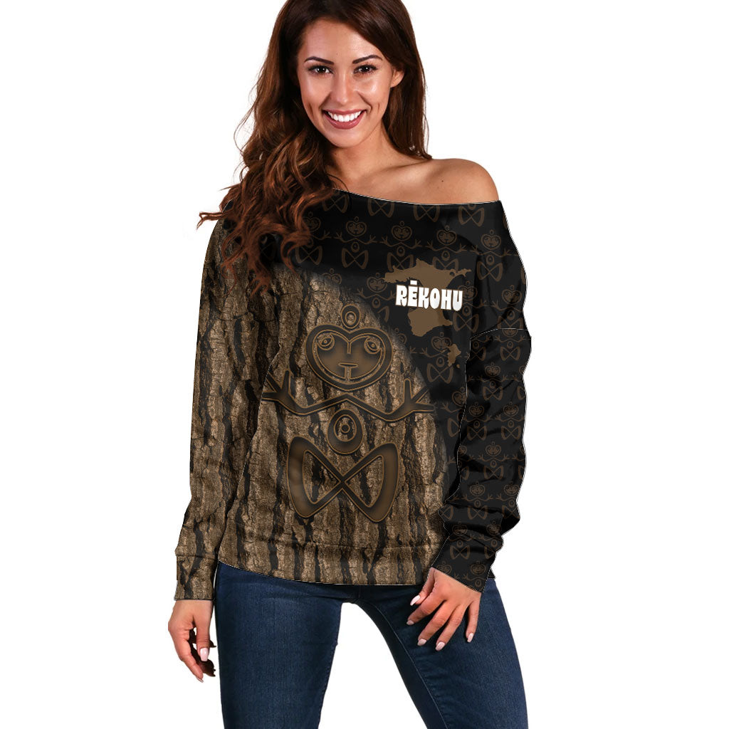 Moriori Kekoru New Zealand Personalised Off Shoulder Sweater Kopi Rakau Carving Chatham Islands Map LT14 Women Black - Polynesian Pride