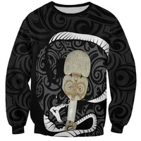 Black New Zealand Eel Sweatshirt Aotearoa Maori Tuna With Kotiate Weapon LT14 Unisex Black - Polynesian Pride