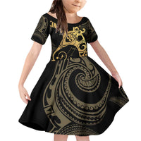 Black And Gold Aotearoa Whai Family Matching Off Shoulder Short Dress and Hawaiian Shirt NZ Stingrays Maori Curves Style LT14 Daughter's Dress Gold - Polynesian Pride
