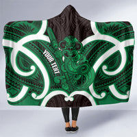 Kakariki Aotearoa Atua Tumatauenga Personalised Hooded Blanket Maori God Of War Tiki With Taiaha LT14 One Size Green - Polynesian Pride
