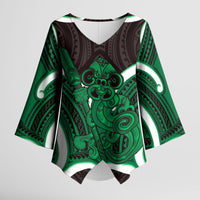 Kakariki Aotearoa Atua Tumatauenga Personalised Kimono Sleeve Blouse Maori God Of War Tiki With Taiaha LT14 Female Green - Polynesian Pride