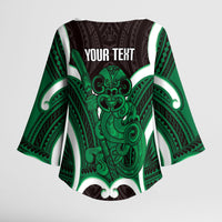 Kakariki Aotearoa Atua Tumatauenga Personalised Kimono Sleeve Blouse Maori God Of War Tiki With Taiaha LT14 - Polynesian Pride