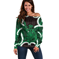 Kakariki Aotearoa Atua Tumatauenga Personalised Off Shoulder Sweater Maori God Of War Tiki With Taiaha LT14 Women Green - Polynesian Pride