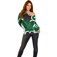 Kakariki Aotearoa Atua Tumatauenga Personalised Off Shoulder Sweater Maori God Of War Tiki With Taiaha LT14 - Polynesian Pride
