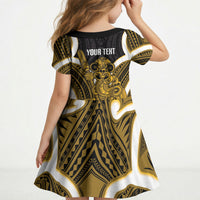 Kowhai Aotearoa Atua Tumatauenga Personalised Kid Short Sleeve Dress Maori God Of War Tiki With Taiaha LT14 - Polynesian Pride