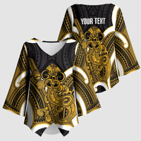 Kowhai Aotearoa Atua Tumatauenga Personalised Kimono Sleeve Blouse Maori God Of War Tiki With Taiaha LT14 - Polynesian Pride