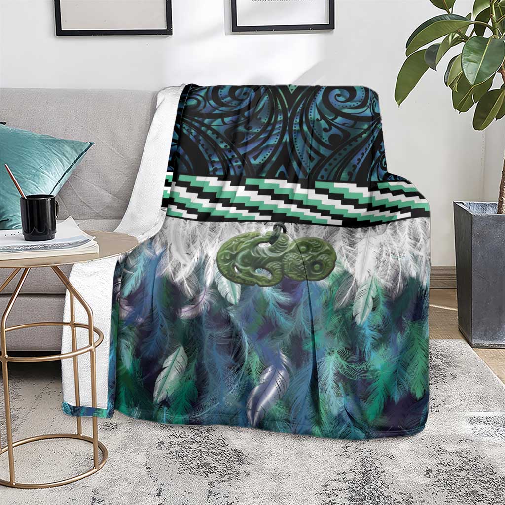 Turquoise Traditional Cloak Aotearoa Blanket Maori Paua Shell Korowai Pattern