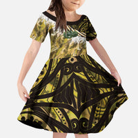 Yellow Traditional Cloak Aotearoa Kid Short Sleeve Dress Maori Paua Shell Korowai Pattern LT14 KID Yellow - Polynesian Pride