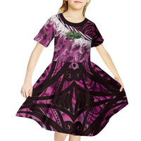 Pink Traditional Cloak Aotearoa Kid Short Sleeve Dress Maori Paua Shell Korowai Pattern LT14 - Polynesian Pride
