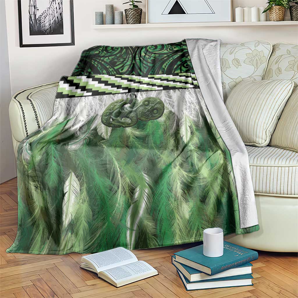 Green Traditional Cloak Aotearoa Blanket Maori Paua Shell Korowai Pattern