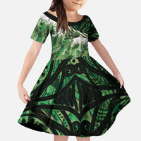 Green Traditional Cloak Aotearoa Kid Short Sleeve Dress Maori Paua Shell Korowai Pattern LT14 KID Green - Polynesian Pride