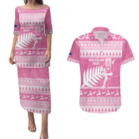 New Zealand Christmas Rugby Personalised Couples Matching Puletasi and Hawaiian Shirt Meri Kirihimete All Black Maori Pink Version - Polynesian Pride