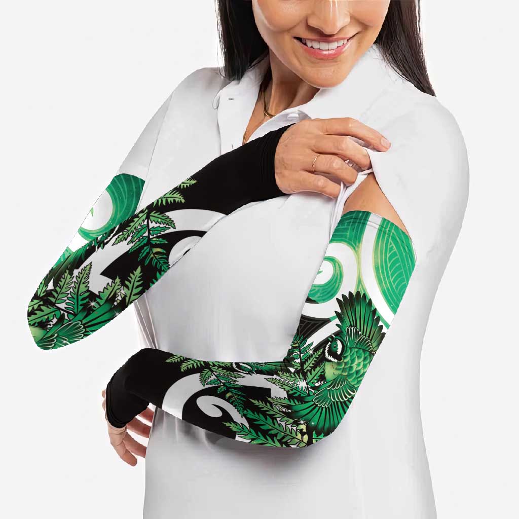 Piwakawaka New Zealand Matariki Arm Sleeves Maori New Year Silver Fern Green Galaxy