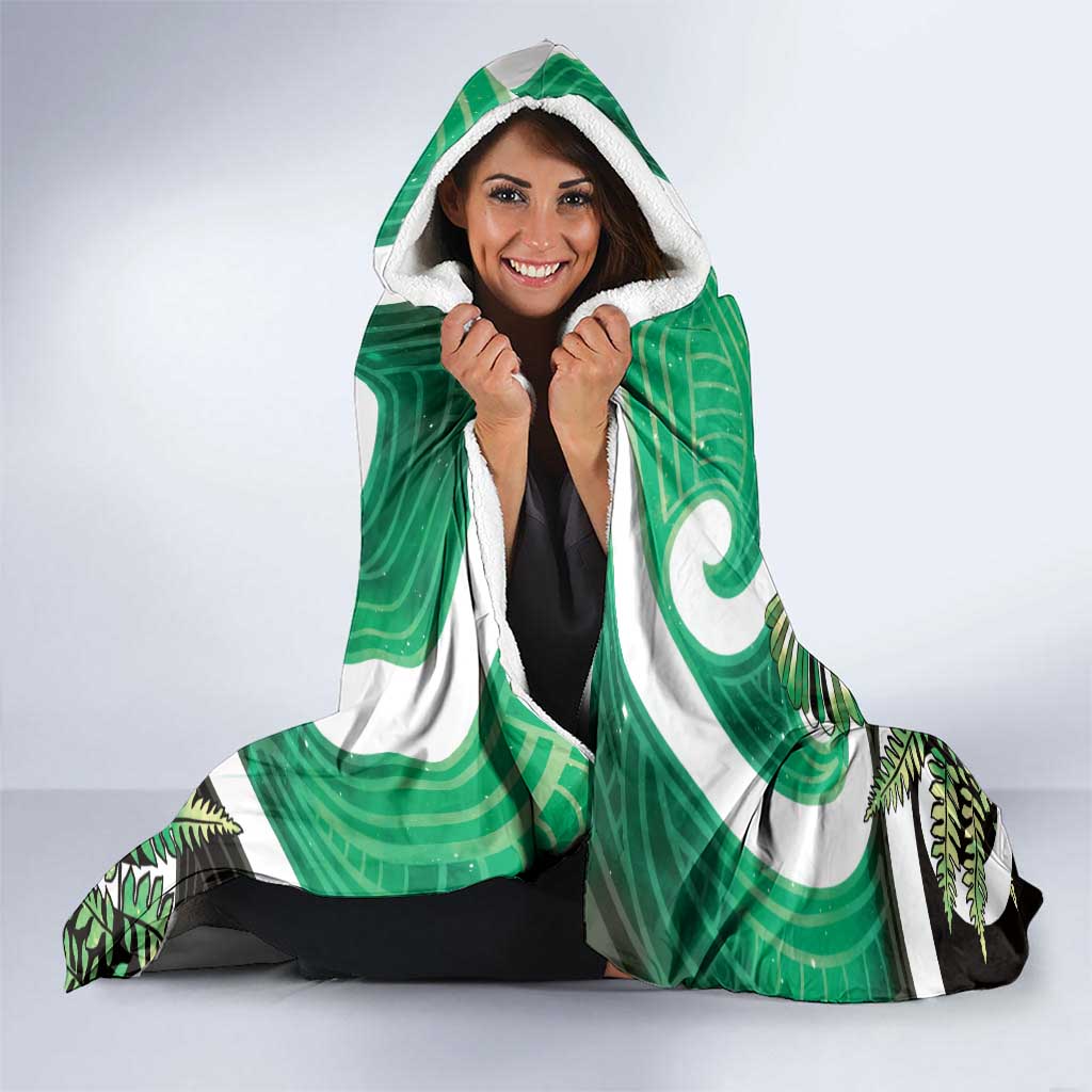 Piwakawaka New Zealand Matariki Hooded Blanket Maori New Year Silver Fern Green Galaxy