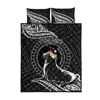 Personalised Hawaii Monk Seal Quilt Bed Set Polynesian Tattoo With Tropical Flowers - Black