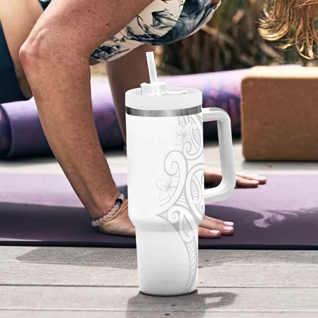 Polynesia White Sunday Tumbler With Handle Plumeria Polynesian Tribal Grey Color - Polynesian Pride