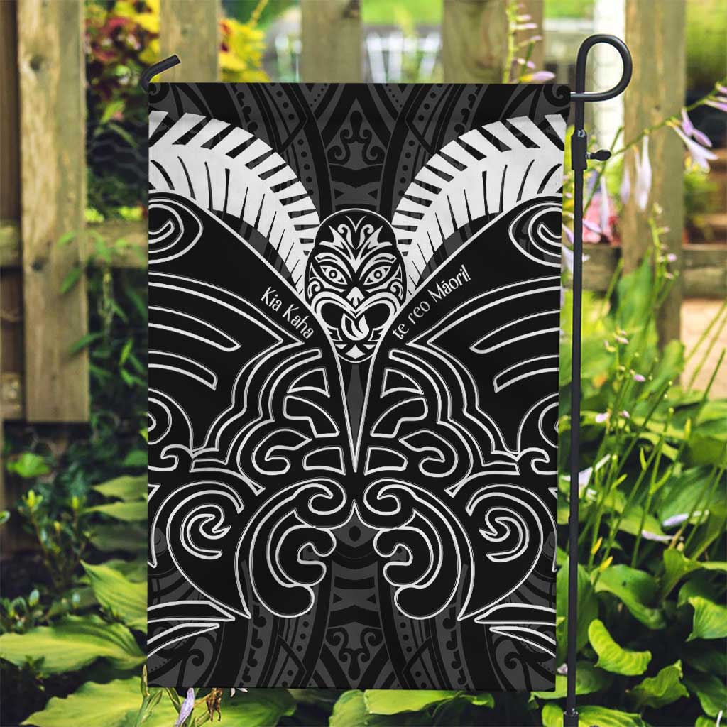Kia Kaha Te Reo Maori Garden Flag Aotearoa Hei Tiki With Hongi LT14 Garden Flag Black - Polynesian Pride