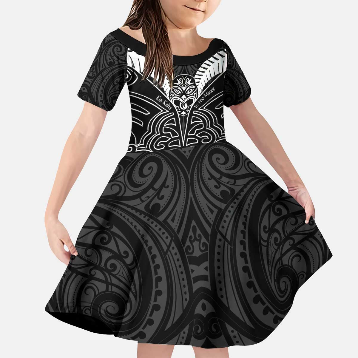 Kia Kaha Te Reo Maori Kid Short Sleeve Dress Aotearoa Hei Tiki With Hongi LT14 KID Black - Polynesian Pride