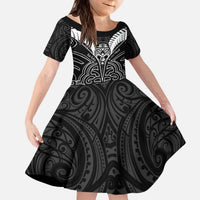 Kia Kaha Te Reo Maori Kid Short Sleeve Dress Aotearoa Hei Tiki With Hongi LT14 KID Black - Polynesian Pride