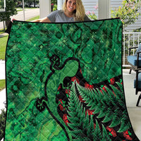 New Zealand Gecko Christmas Quilt Meri Kirihimete Paua Shell Mix Pohutukawa LT14 Green - Polynesian Pride