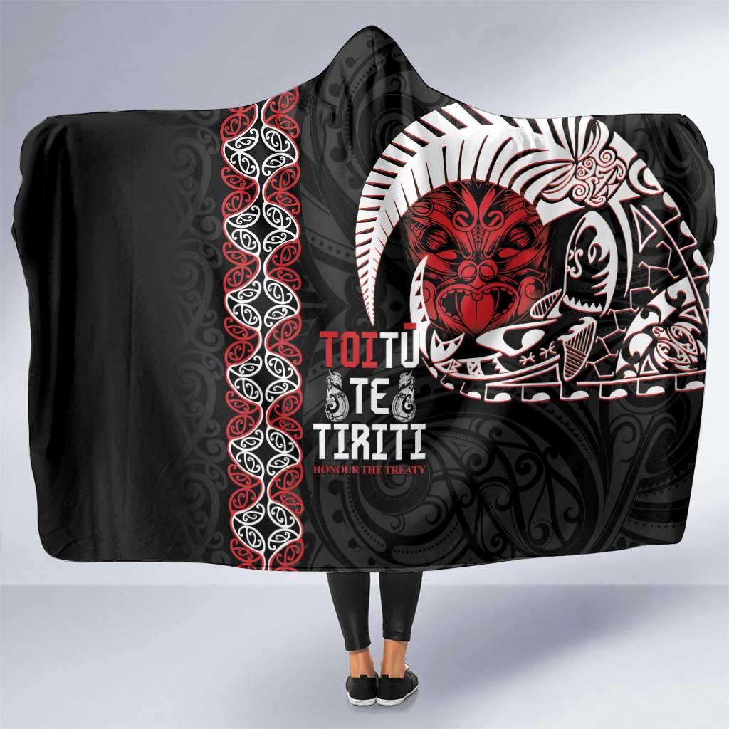 Aotearoa Toitu Te Tiriti Hooded Blanket Honour The Treaty Maori Haka LT14 One Size Black - Polynesian Pride
