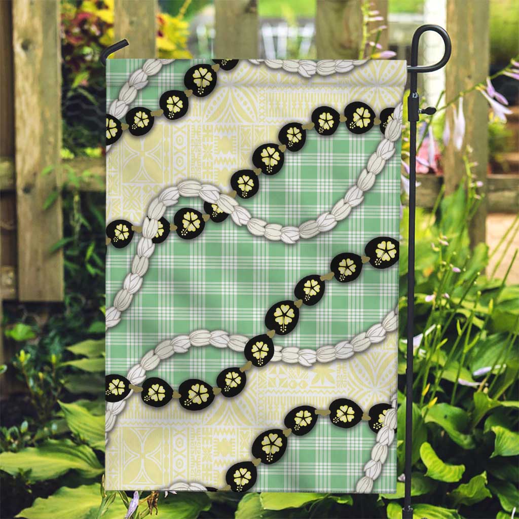 Green Palaka Hawaii Garden Flag Kukui Nut Pikake Lei Hawaiian Tapa Pattern - Polynesian Pride