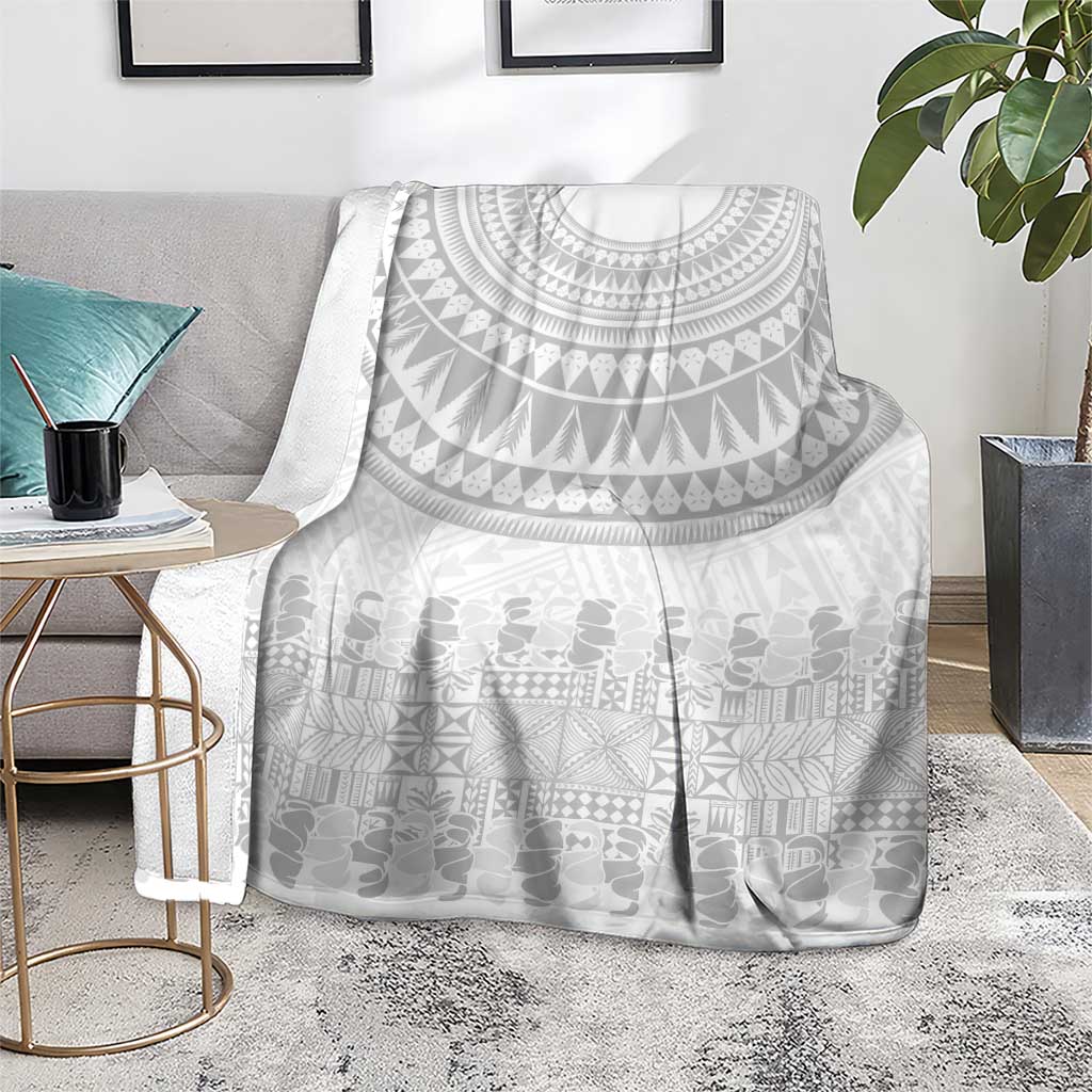 Niue White Sunday Blanket Tapu Fanau Ia Puakenikeni Hiapo Pattern - Polynesian Pride