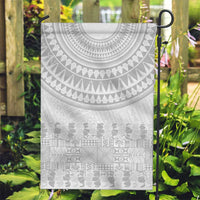 Niue White Sunday Garden Flag Tapu Fanau Ia Puakenikeni Hiapo Pattern - Polynesian Pride